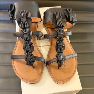 NIB Anthropologie Puckered Petals Sandals black Lucky Penny 6.5